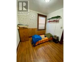 1169 OXFORD STREET E - 17