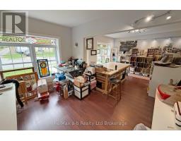 478 HENRY STREET - 12