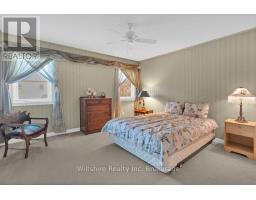 15 FAIRS CRESCENT - 12