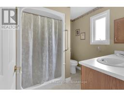 15 FAIRS CRESCENT - 13