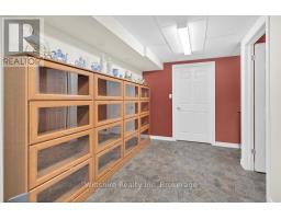 15 FAIRS CRESCENT - 16