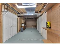 15 FAIRS CRESCENT - 18