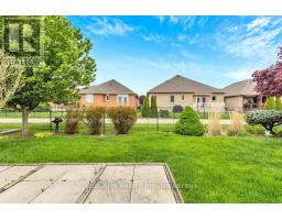 15 FAIRS CRESCENT - 22