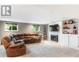 32 DEVON COURT - 15