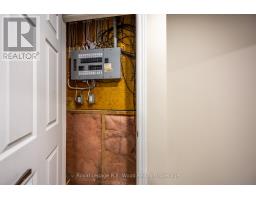 85 PARKWOOD DRIVE - 34
