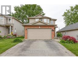 61 KERR CRESCENT - 2