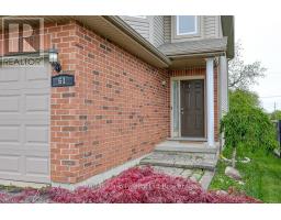 61 KERR CRESCENT - 4