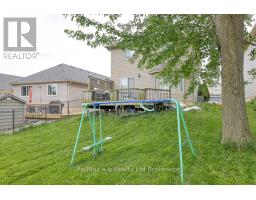 61 KERR CRESCENT - 9