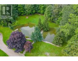 405542 BEACONSFIELD ROAD - 40