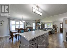 435 QUEEN STREET - 22