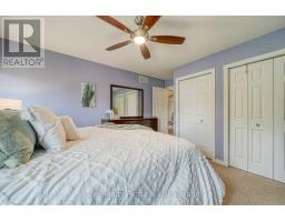 4 KERR CRESCENT - 18
