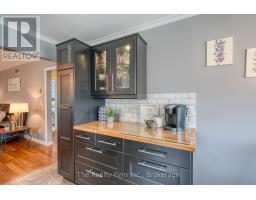 4 KERR CRESCENT - 21