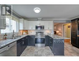 4 KERR CRESCENT - 22
