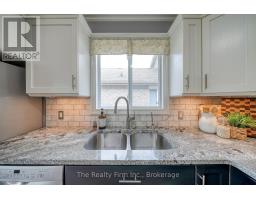 4 KERR CRESCENT - 24