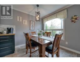 4 KERR CRESCENT - 26