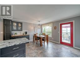 4 KERR CRESCENT - 27