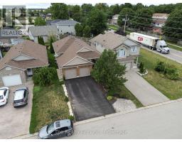 4 KERR CRESCENT - 3