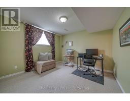 4 KERR CRESCENT - 34