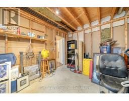 4 KERR CRESCENT - 37