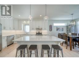 37 LOWRIE CRESCENT - 13