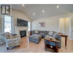 37 LOWRIE CRESCENT - 20