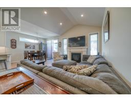 37 LOWRIE CRESCENT - 21