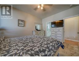 37 LOWRIE CRESCENT - 26