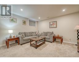 37 LOWRIE CRESCENT - 31