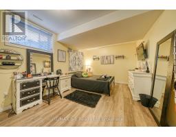 37 LOWRIE CRESCENT - 37
