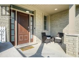 37 LOWRIE CRESCENT - 5
