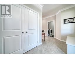 37 LOWRIE CRESCENT - 7