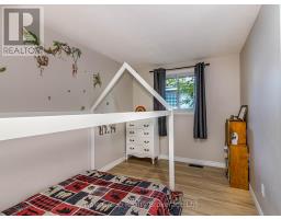19 GREENDALE CRESCENT - 16