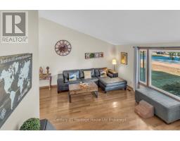 4 DEMEYERE AVENUE - 2