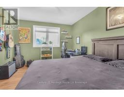 4 DEMEYERE AVENUE - 20