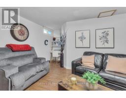 4 DEMEYERE AVENUE - 24