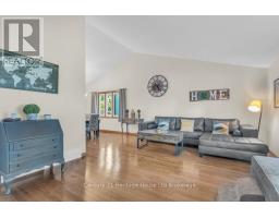 4 DEMEYERE AVENUE - 3
