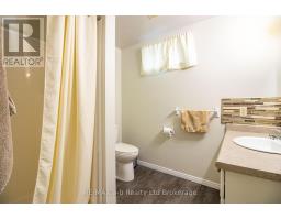 18 ORIOLE CRESCENT - 20