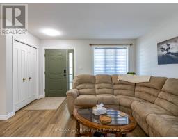 18 ORIOLE CRESCENT - 8