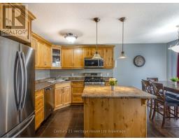 702 FRONTENAC CRESCENT - 2