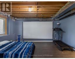 702 FRONTENAC CRESCENT - 26