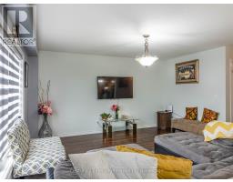 702 FRONTENAC CRESCENT - 6