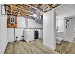 6 - 125 BAY STREET - 18