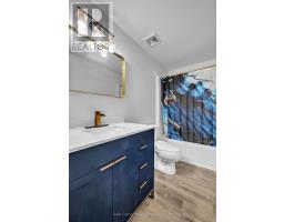 6 - 125 BAY STREET - 25