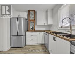 6 - 125 BAY STREET - 3