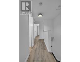 6 - 125 BAY STREET - 31