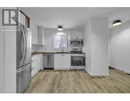 6 - 125 BAY STREET - 8