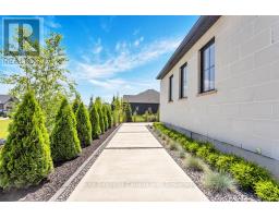 33 AUGUST CRESCENT - 10