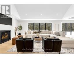 33 AUGUST CRESCENT - 17