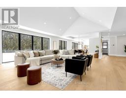 33 AUGUST CRESCENT - 18