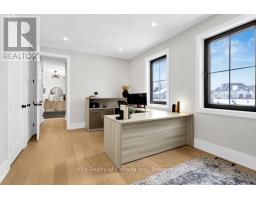 33 AUGUST CRESCENT - 34